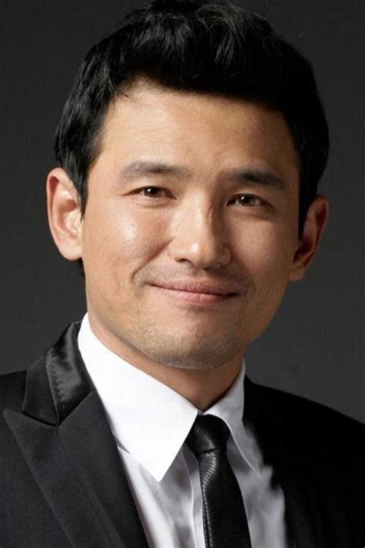 Hwang Jung Min Wiki Age, Wife, Net Worth, Height, Family & More