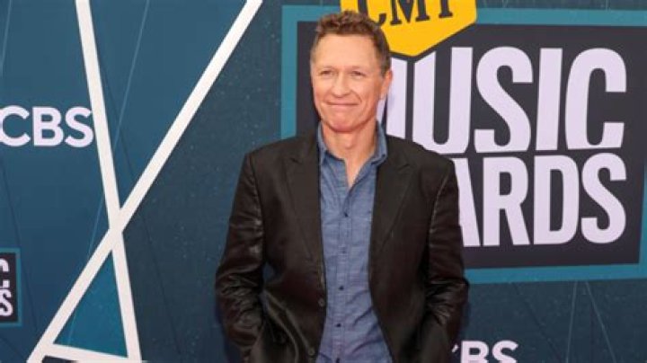 In a strange turn of events, Craig Morgan will sell Adele CDs at his concert, and they might just be the collab we never knew we needed