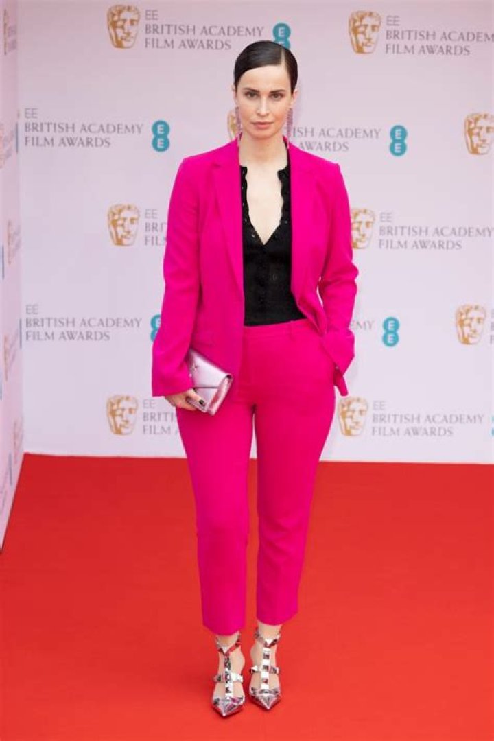 International Star Heida Reed Shares Swimsuit Photo From Los Angeles — Celebwell