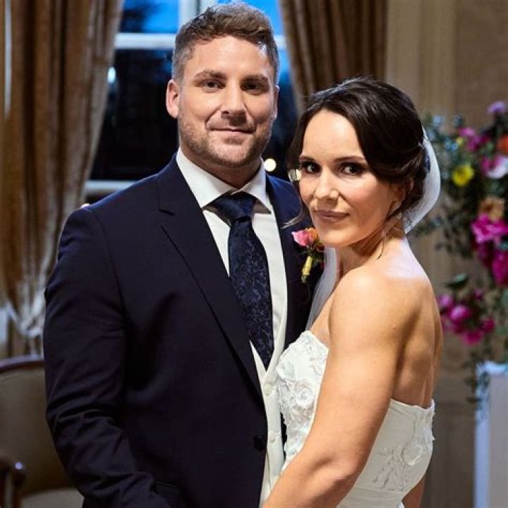 Is Bonnie Hunt still married? – Celebrity