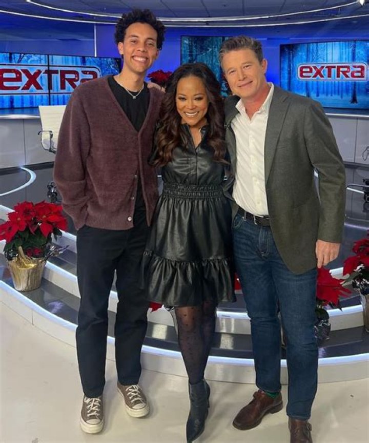 Is Robin Givens still married? What does Robin Givens do today?