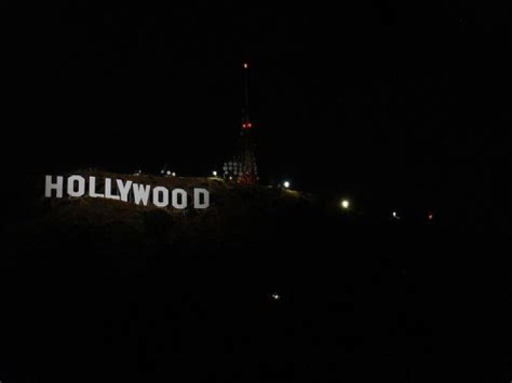 Is the Hollywood sign lit up at night?