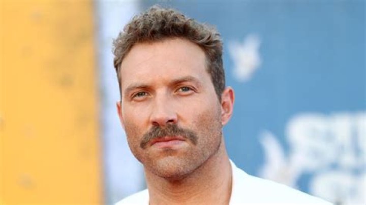 Jai Courtney Biography – Facts, Childhood & Life of the Australian Actor