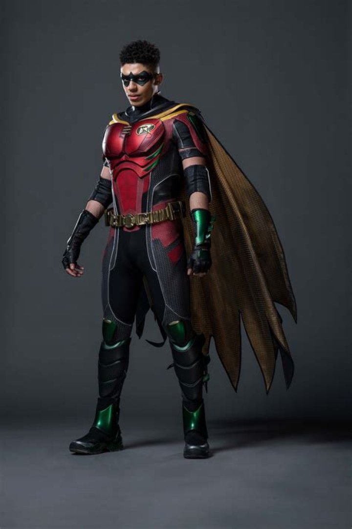 Jason Todd Rocks His Robin Costume In New Titans Photos
