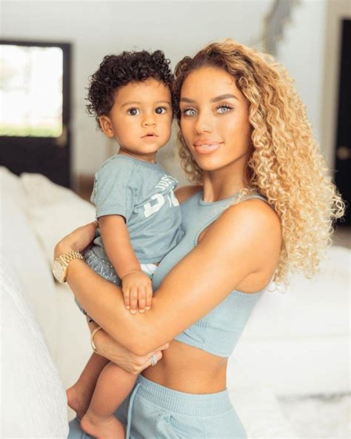 Jena Frumes - Bio, Facts, Family Life of Model and Instagram Star
