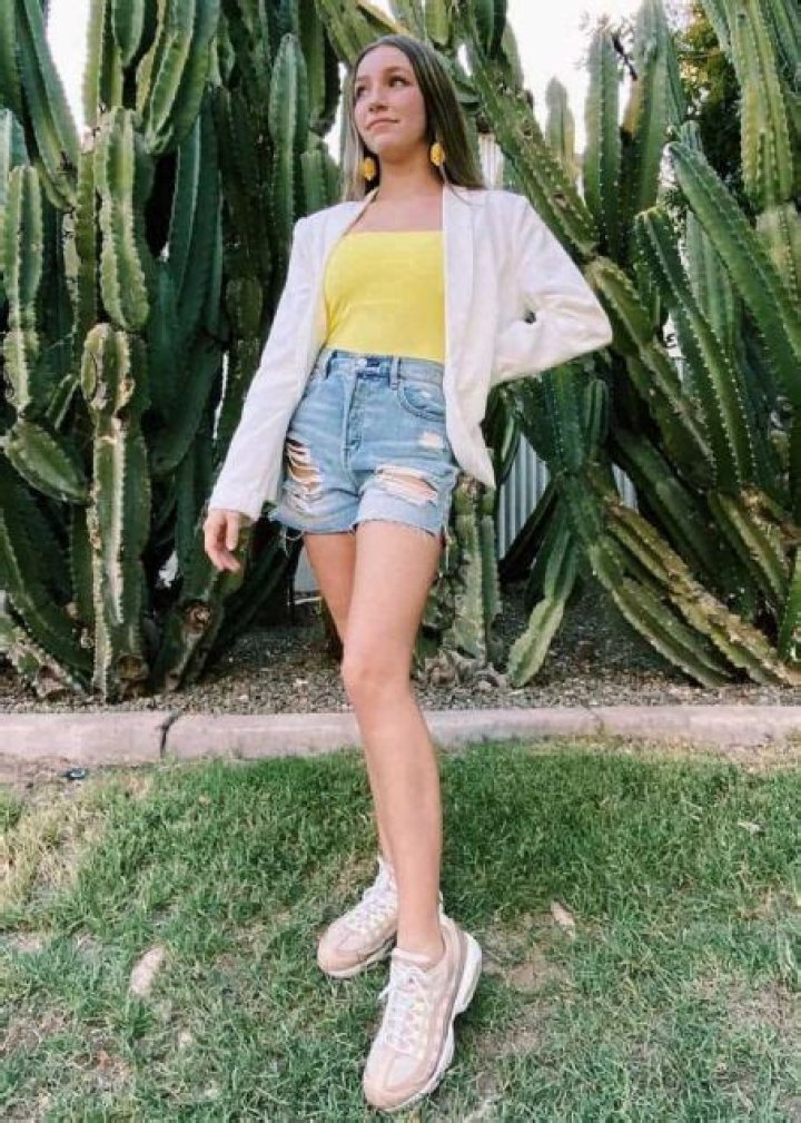 Jenna Valenzuela – Bio, Facts, Family Life of Dancer