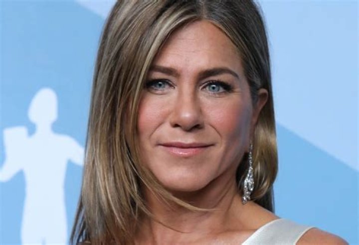 Jennifer Aniston Biography - Facts, Childhood, Family Life & Achievements