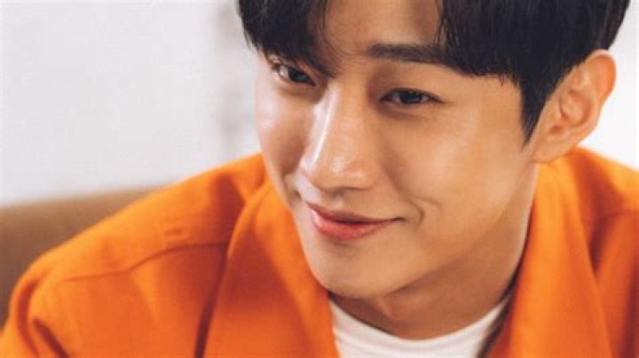 Jo Seung-woo Biography - Facts, Childhood, Family & Achievements of South Korean Actor