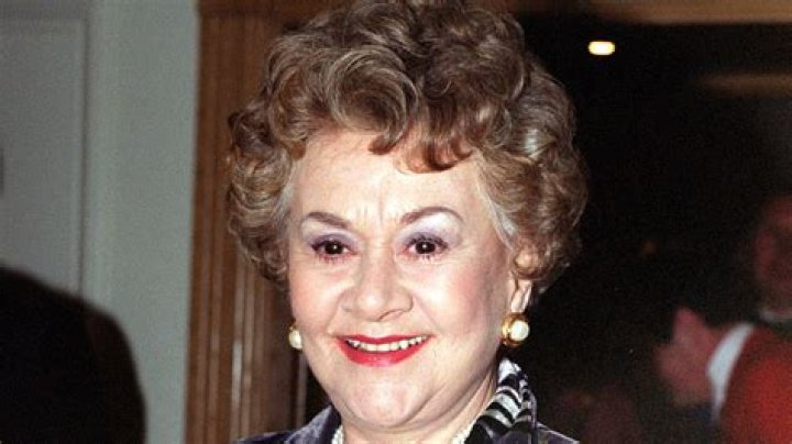 Joan Plowright Biography - Facts, Childhood, Family Life & Achievements