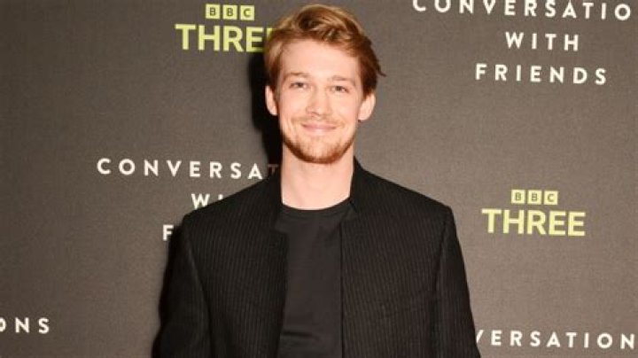 Joe Alwyn continues to masterfully sidestep Taylor Swift engagement rumors