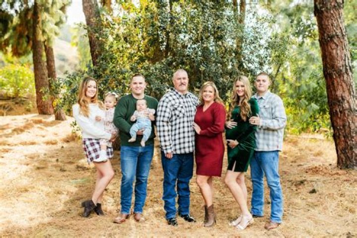 Joe Riggs family, wife, children, parents, siblings