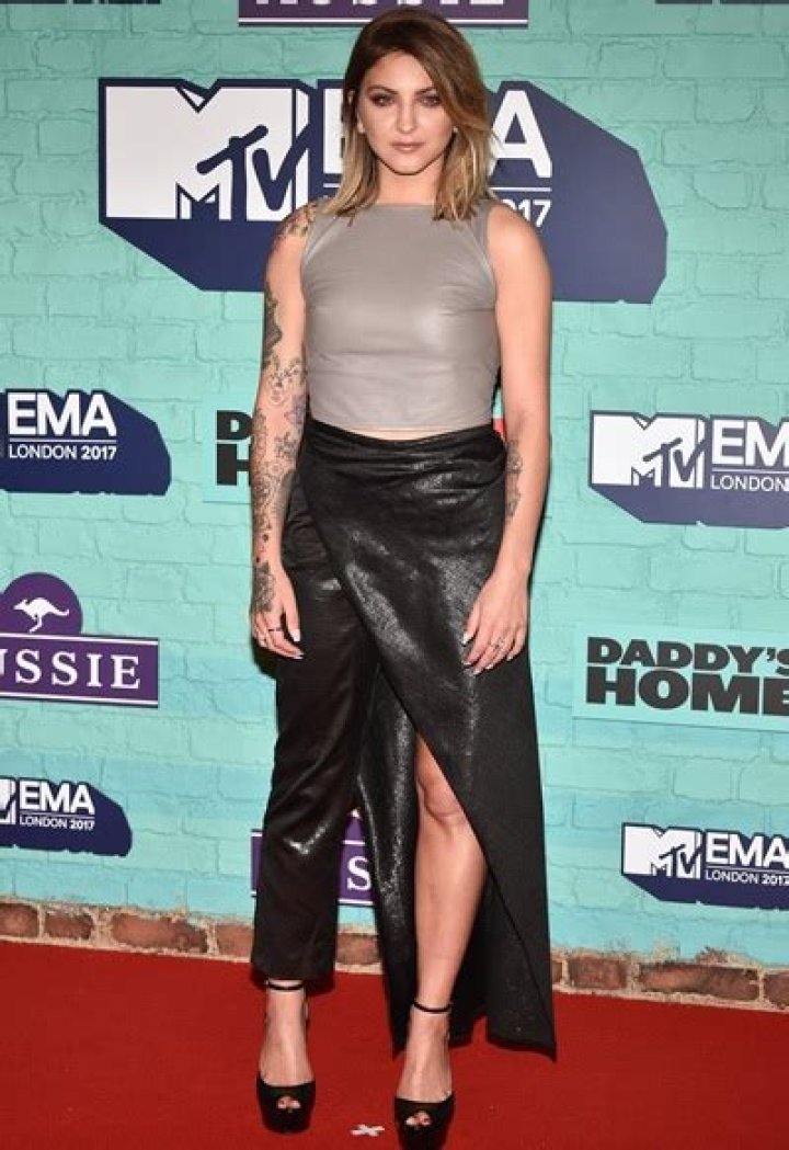 Julia Michaels Height Weight Body Measurements Vital Stats Facts