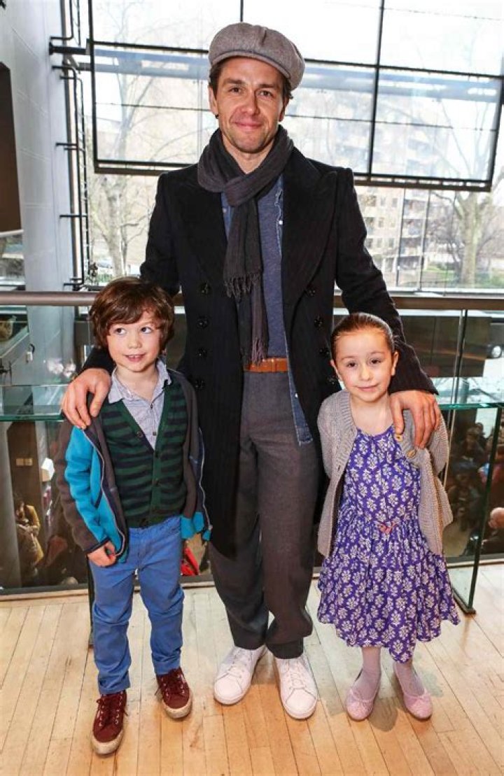 Julian Ovenden family: Wife, children, parents, siblings