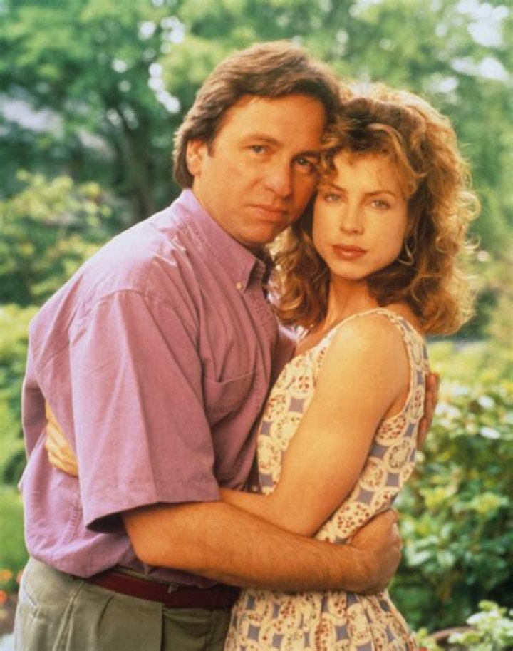 Julianne Phillips Biography - Facts, Childhood, Family Life & Achievements of Model & Actress