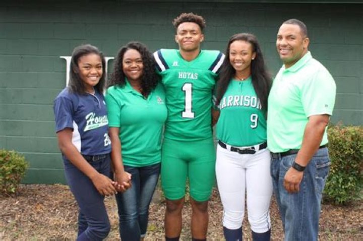 Justin Fields family, wife, children, parents, siblings