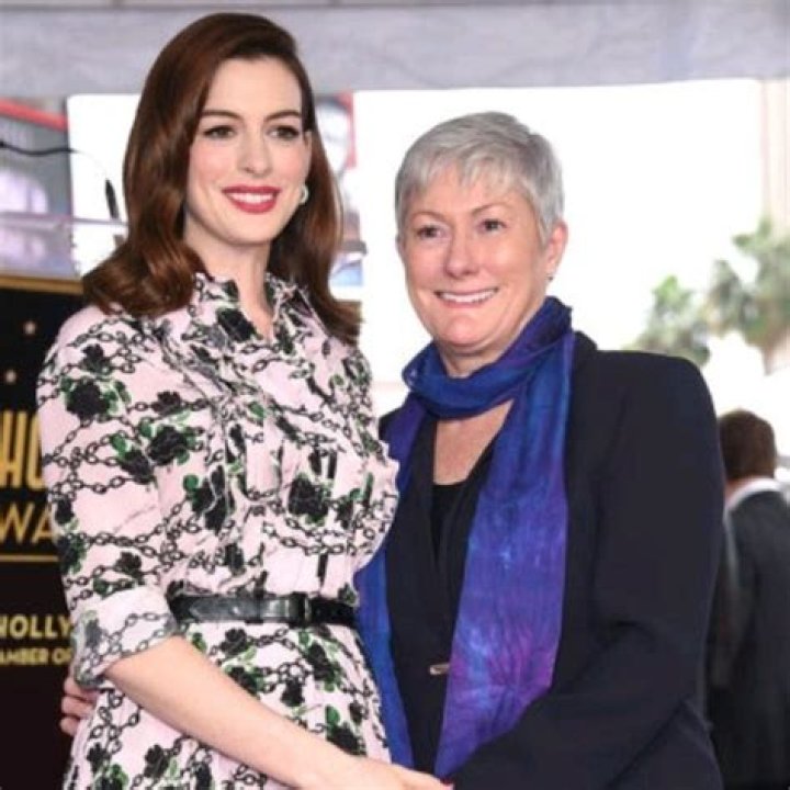 Kate McCauley Hathaway Wiki, age, Anne Hathaway mother, Princess Diaries 2, Oscar, net worth