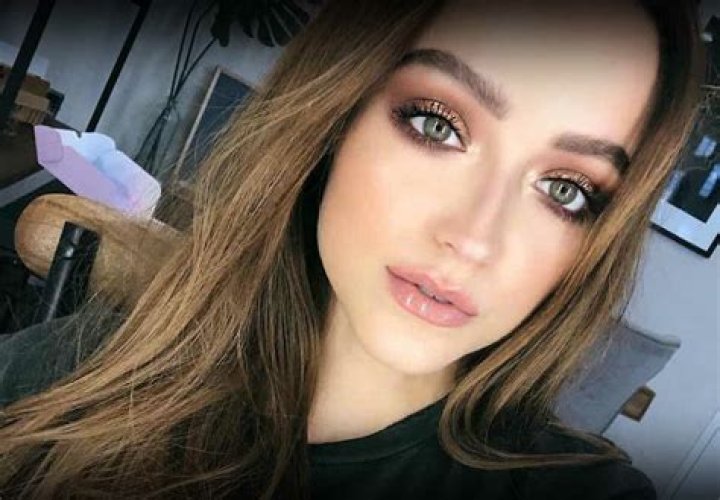 Kathleen Fuentes Biography - Facts, Childhood, Family Life & Achievements