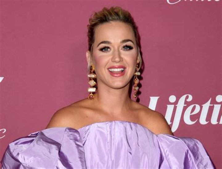 Katy Perry in Bathing Suit Says "Look at This" — Celebwell