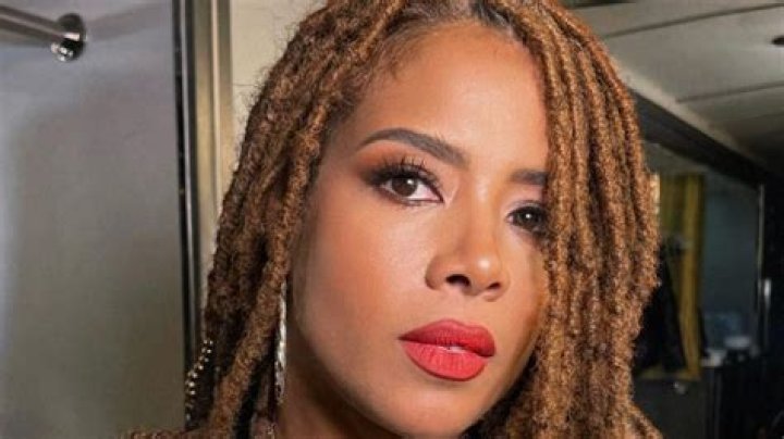 Kelis in Bathing Suit is "Sun Powered" — Celebwell