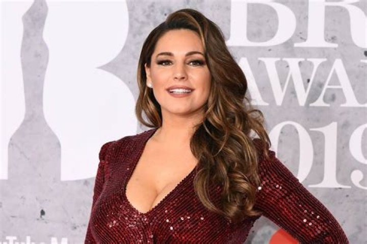 Kelly Brook Biography - Facts, Childhood, Family Life & Achievements