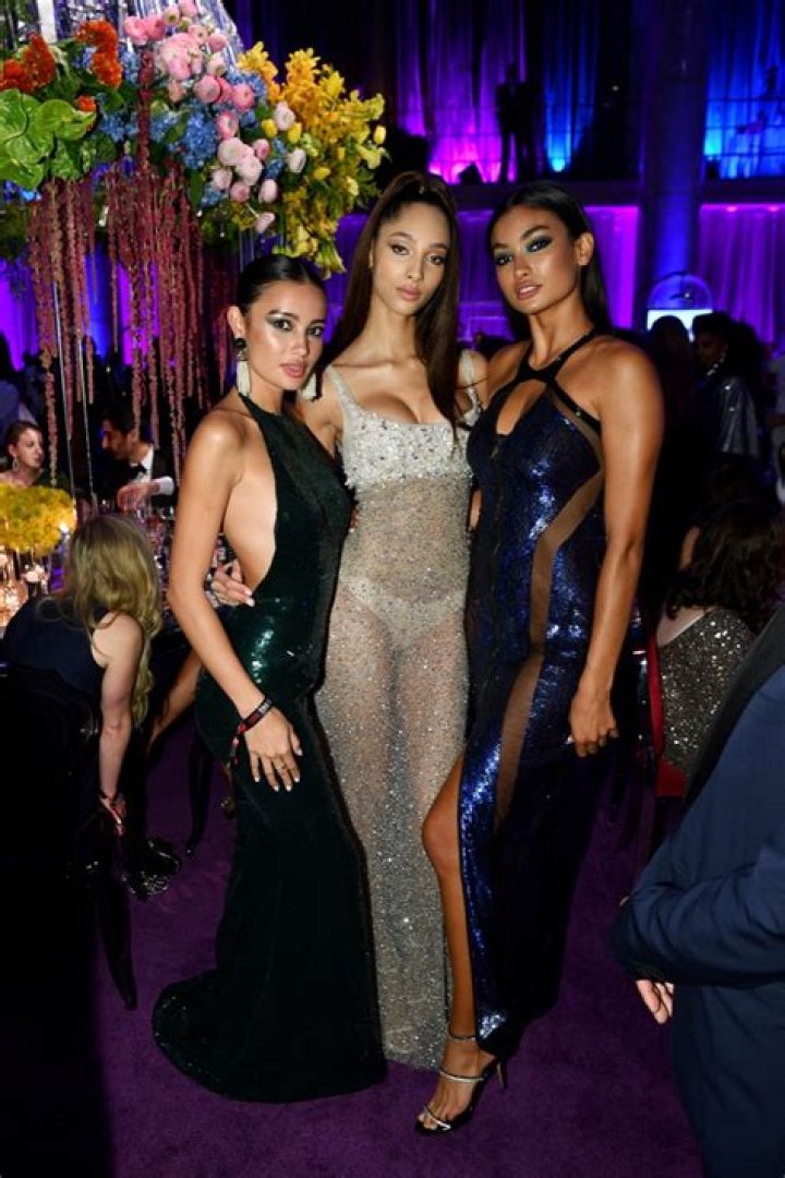 Kelly Gale in Bathing Suit is "So Hot" — Celebwell