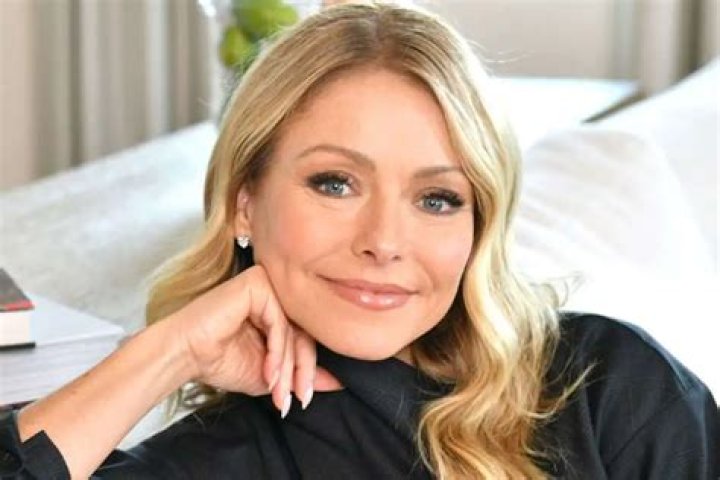 Kelly Ripa Hilariously Responds To Critic Of Her And Ryan Seacrest’s ‘Lack Of Personal Grooming’ On Their Show