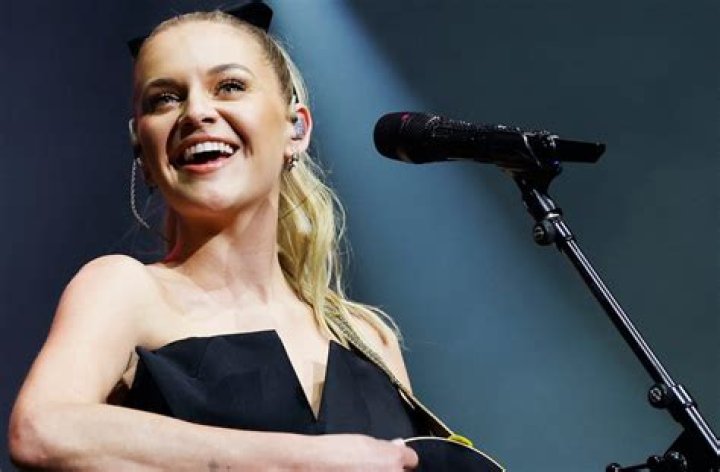 Kelsea Ballerini Shows Off Flat Belly in Swimsuit in the Snow