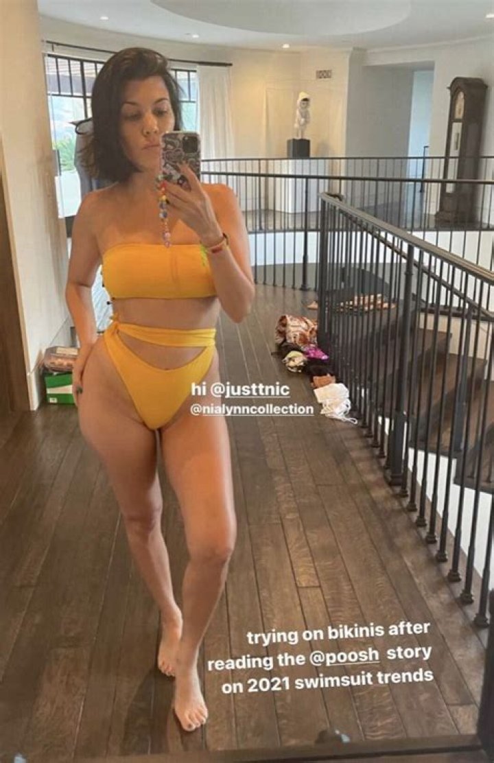 Kourtney Kardashian Shares Bikini Selfie in Mirror — Celebwell