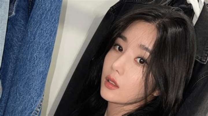 Kwon Eun-bi in Two-Piece Says Hi From Hawaii, Looking Fit From Pilates