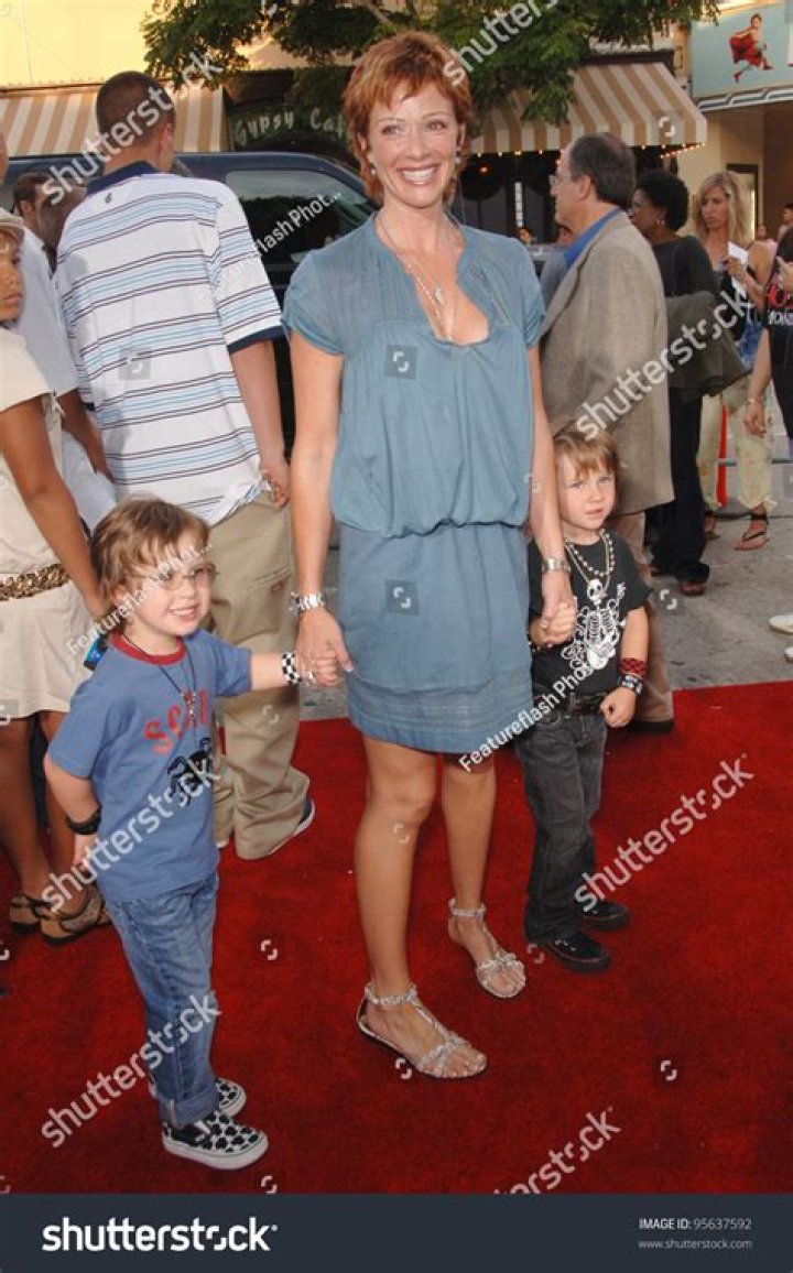 Lauren Holly Biography - Facts, Childhood, Family Life & Achievements