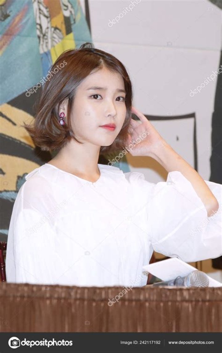 Lee Hyori Biography - Facts, Childhood, Family & Achievements of South Korean Singer & Actress