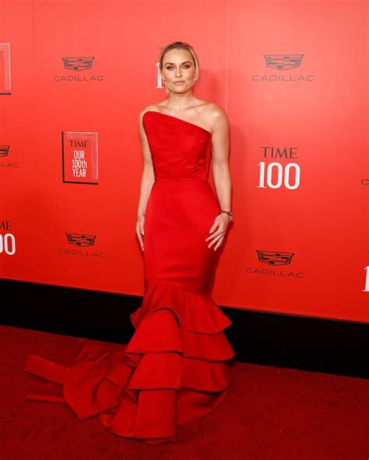 Lindsey Vonn in Bathing Suit Has "Family Time" — Celebwell