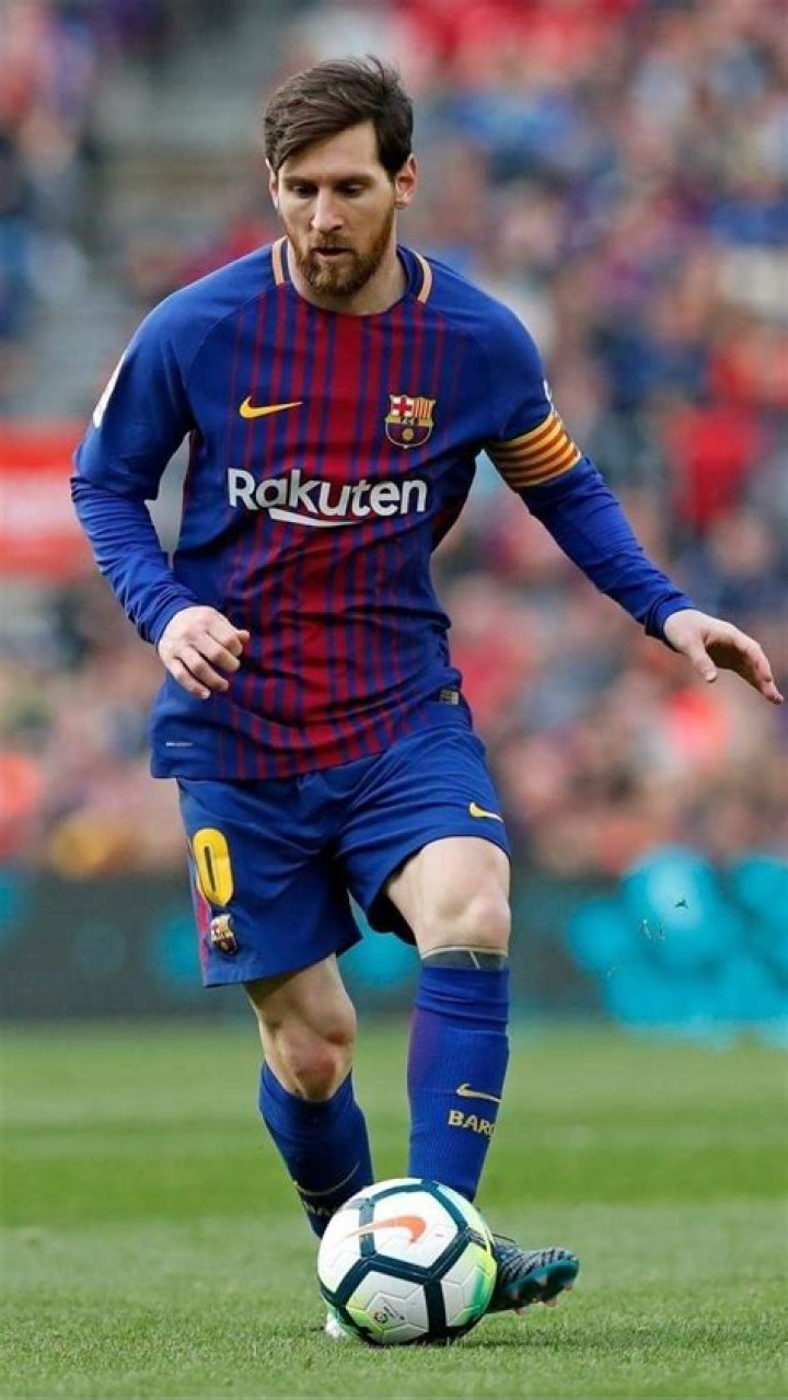 Lionel Messi height, weight, shoe size