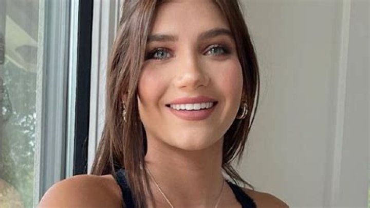 Madison Lewis Shows Off Fit Bod From "Paradise"