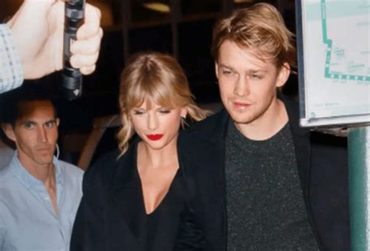 Many Of Taylor Swift’s Listeners Believe That The Album Midnights Is About Her Having A Miscarriage In Secrecy