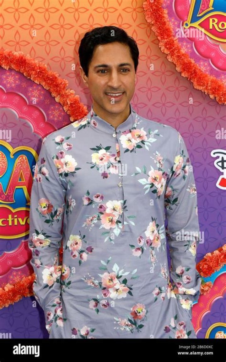 Maulik Pancholy - Bio, Facts, Family Life of Actor