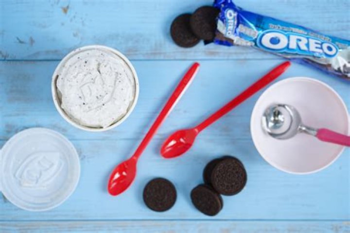 Melissa Pfeister in Two-Piece Workout Gear Nails "Work It Wednesday"