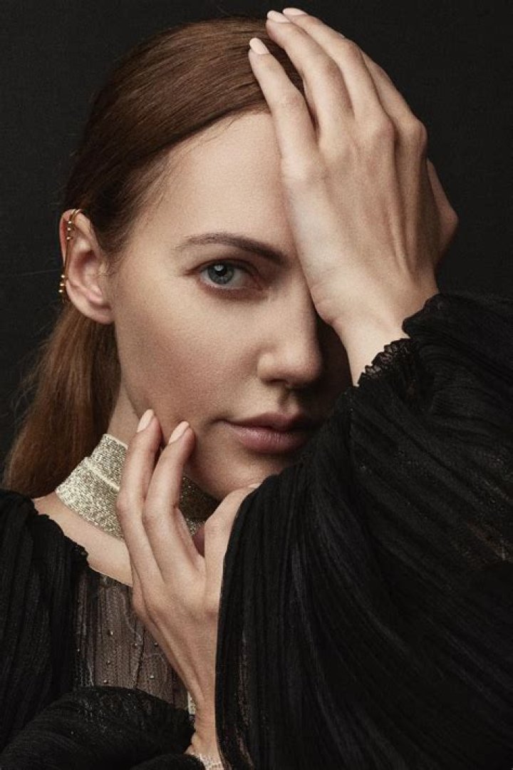 Meryem Uzerli Biography - Facts, Childhood, Family Life & Achievements