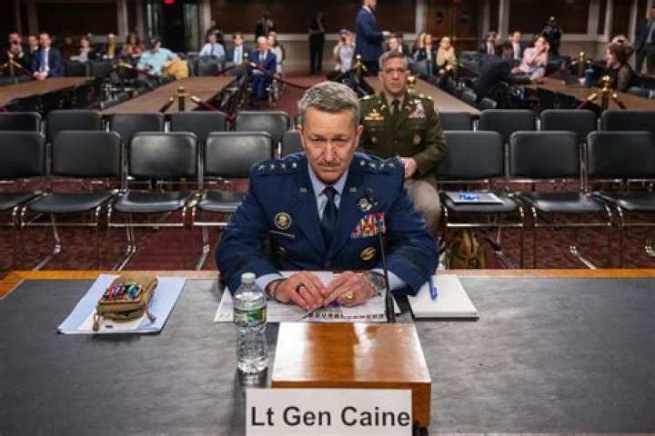 Michael Caine Biography - Facts, Childhood, Family Life & Achievements