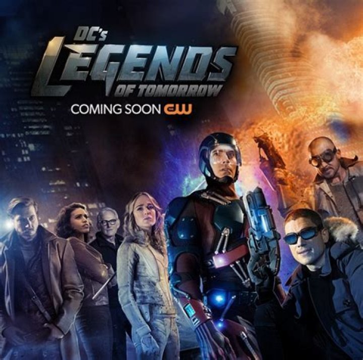 New Legends Of Tomorrow Image Reunites Constantine And Sara Lance