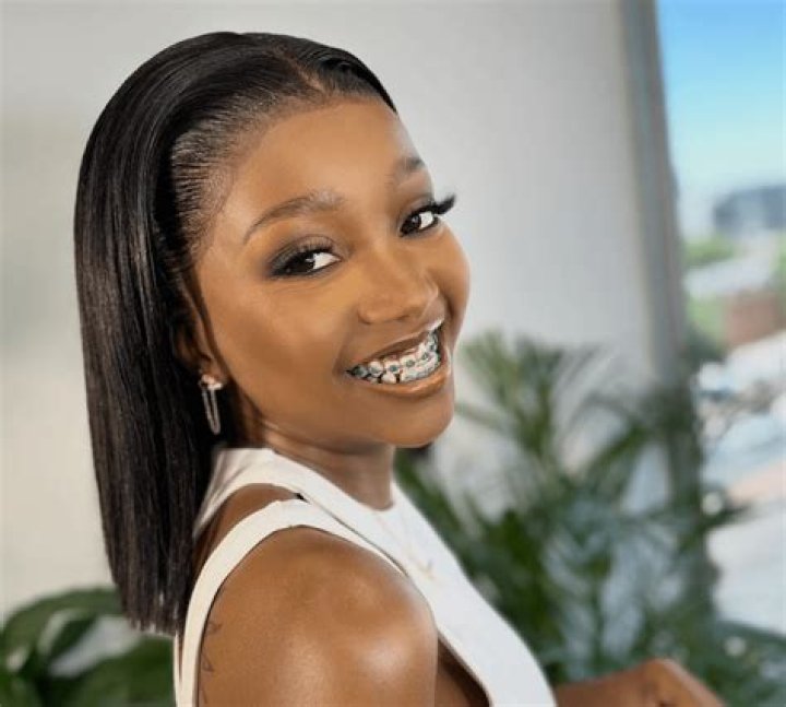 Nomvelo Makhanya Shares Swimsuit Video Saying "Live Life"