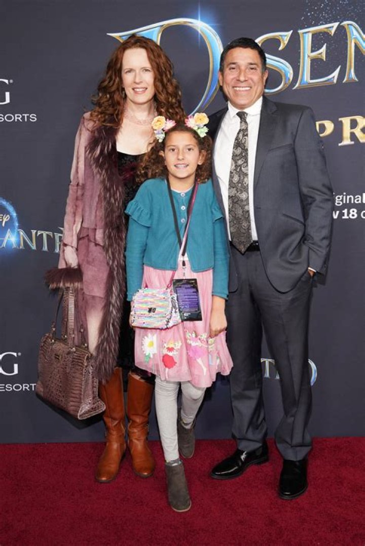 Paola Núñez family, husband, children, parents, siblings