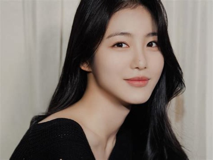 Park Bo-young Biography - Facts, Childhood, Family Life & Achievements of South Korean Actress