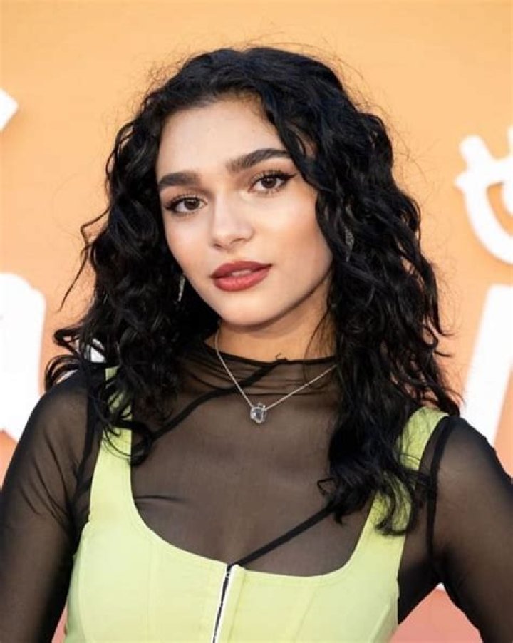 Paulina Chávez Wiki, Age, Height, Net Worth, Boyfriend, Parents & More