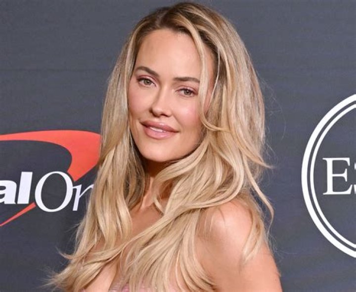 Peta Murgatroyd In Workout Gear Dances With Maksim Chmerkovskiy