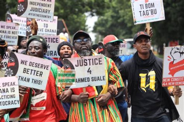 Police arrest protesters in Occupy Julorbi house demonstration