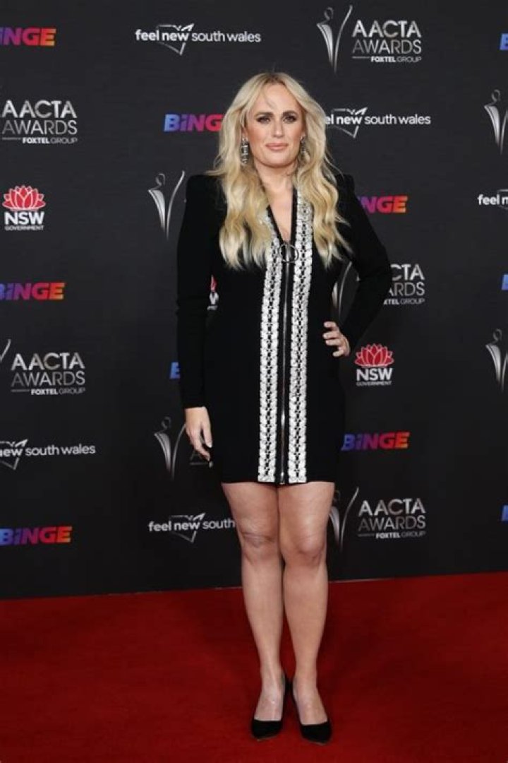 Rebel Wilson in Bathing Suit Says “Peace Out to 2021”  — Celebwell