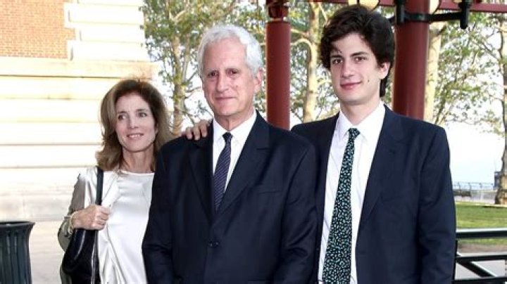 Richard Schiff parents: Who are his father and mother?