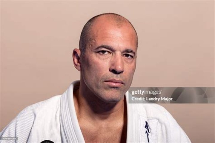 Royce Gracie Biography - Facts, Childhood, Family Life & Achievements