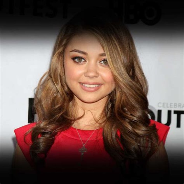 Sarah Hyland Biography - Facts, Childhood, Family Life & Achievements of Actress